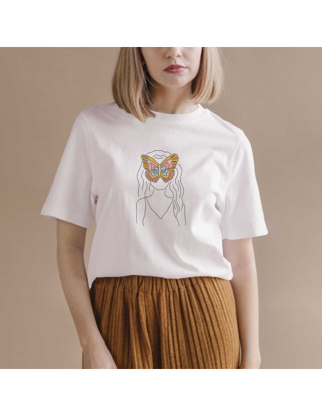 REMERA BOHO SILUETA MARIPOSA